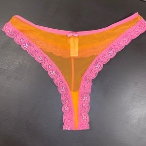 NWOT Sweet Treasures butterfly thongs sz 8
